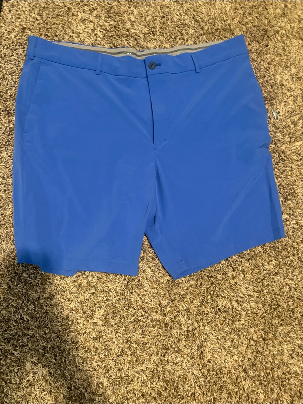 Walter Hagen Men's Flat-Front Shorts in Royal Blue